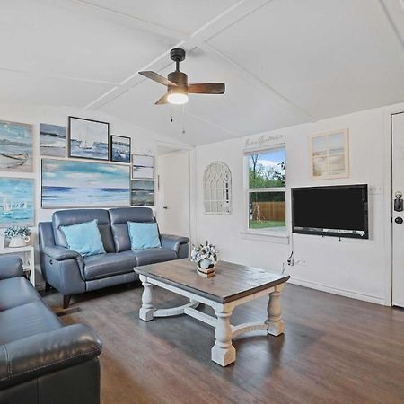 Pet-Friendly Lake Dallas Home Near Lewisville Lake Bagian luar foto