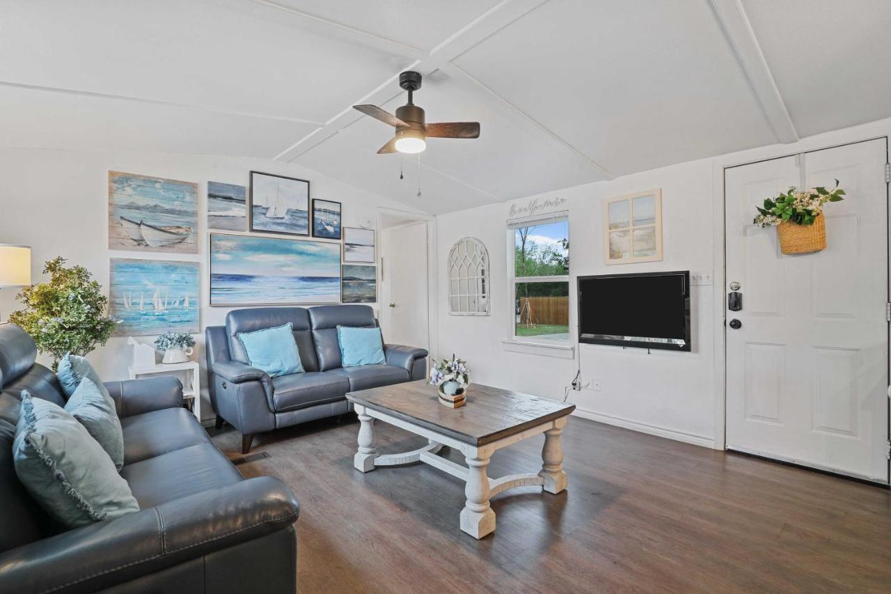 Pet-Friendly Lake Dallas Home Near Lewisville Lake Bagian luar foto