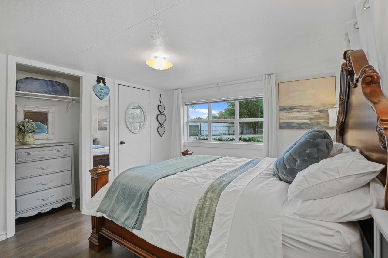 Pet-Friendly Lake Dallas Home Near Lewisville Lake Bagian luar foto