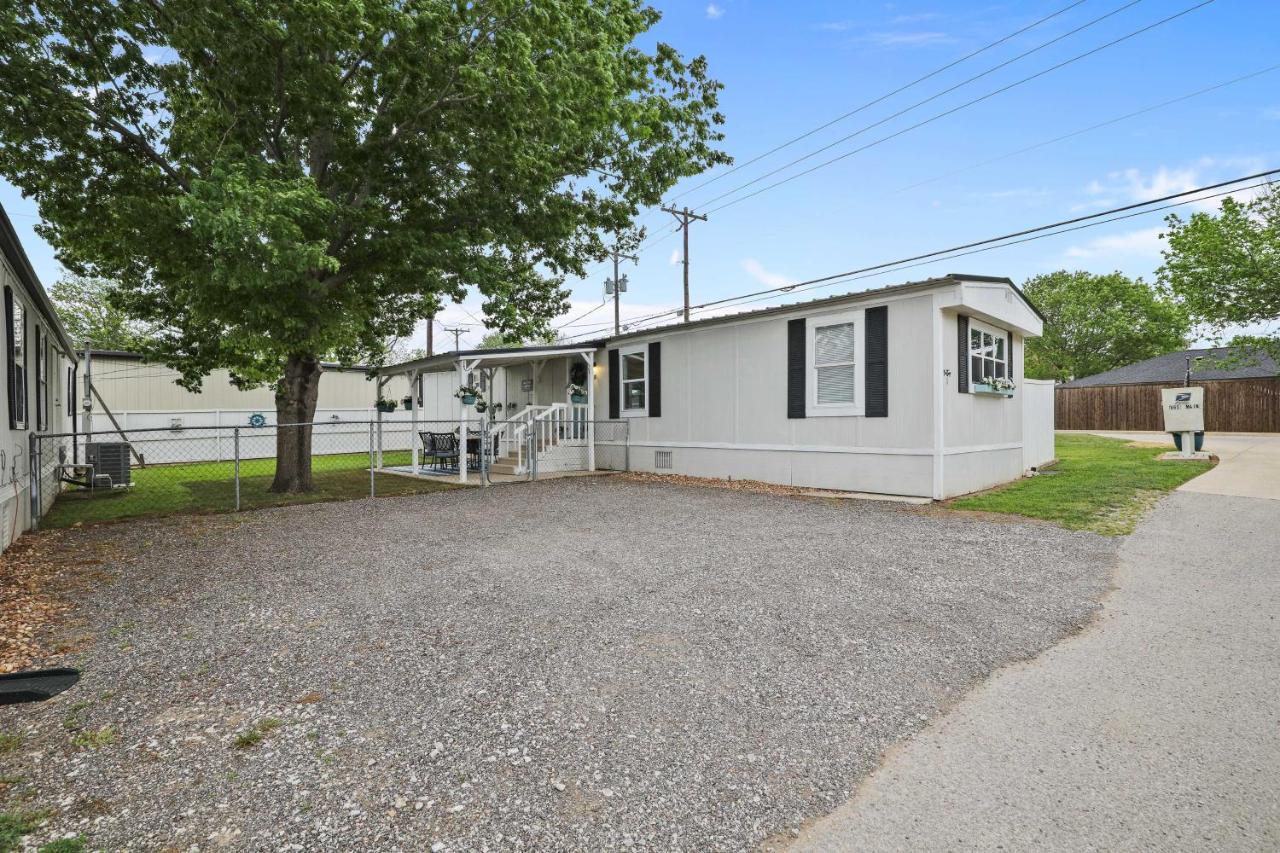 Pet-Friendly Lake Dallas Home Near Lewisville Lake Bagian luar foto