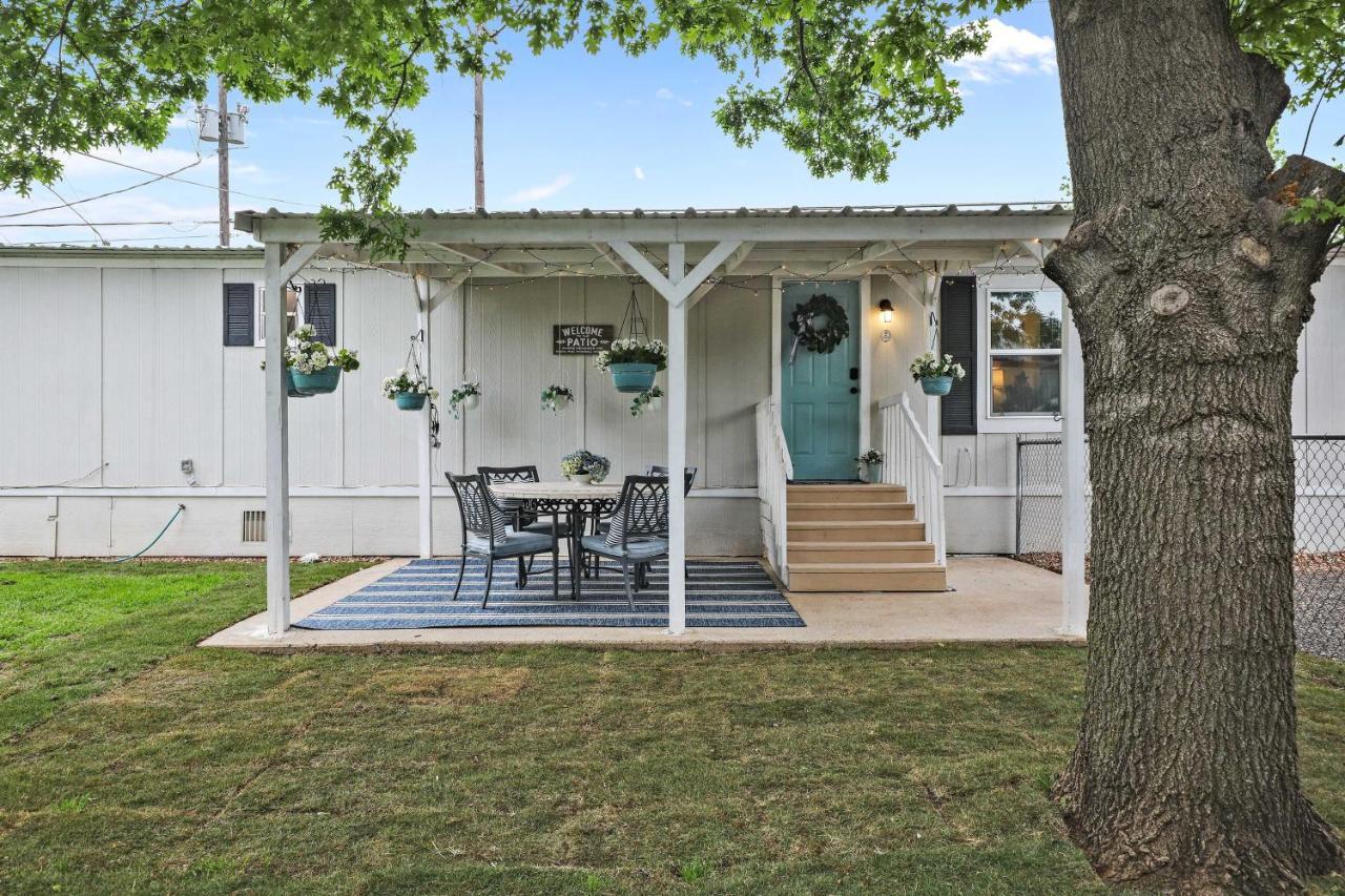 Pet-Friendly Lake Dallas Home Near Lewisville Lake Bagian luar foto