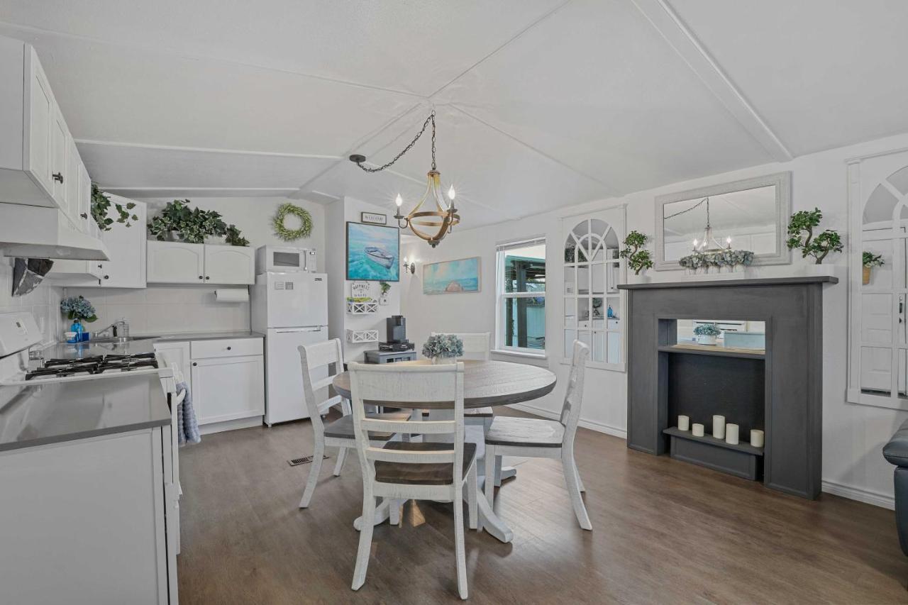 Pet-Friendly Lake Dallas Home Near Lewisville Lake Bagian luar foto